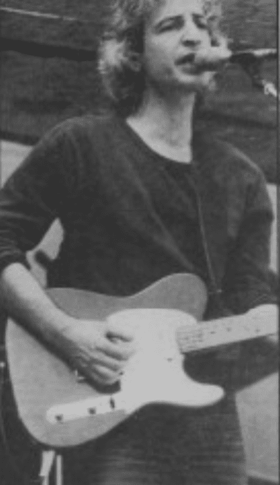 שלום חנוך, הזמר שביצע את השיר "מחכים למשיח". צילום: איל פישר.