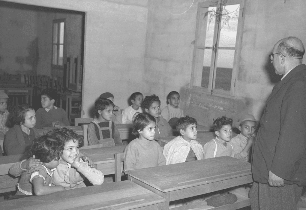 ילדי עולים מתימן בבית ספר במחנה אליקים 1950. טדי בראונר, לעמ