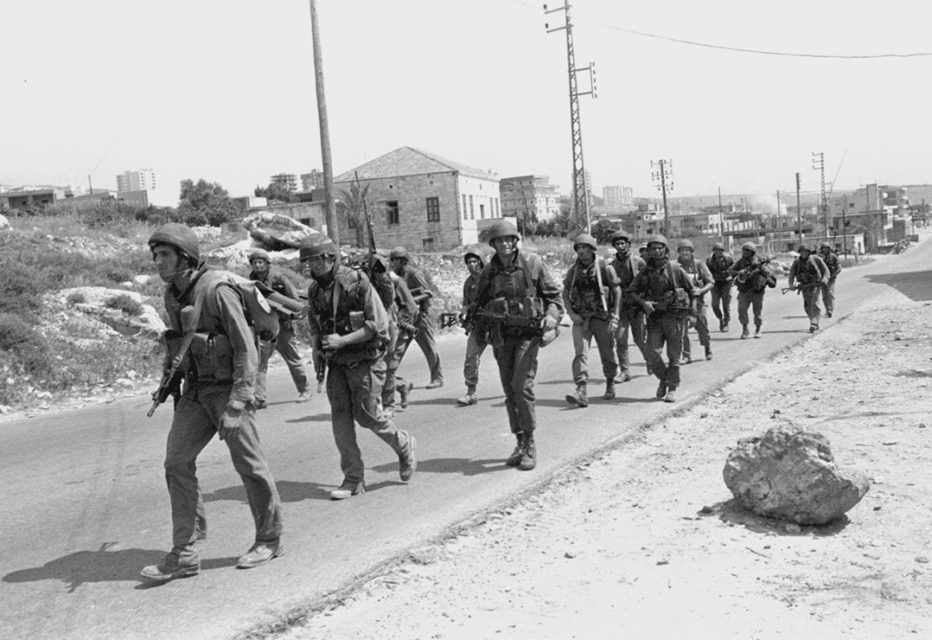 חיילי צה"ל נכנסים ללבנון, 1982. צילום: מיקי צרפתי, דובר צה"ל.