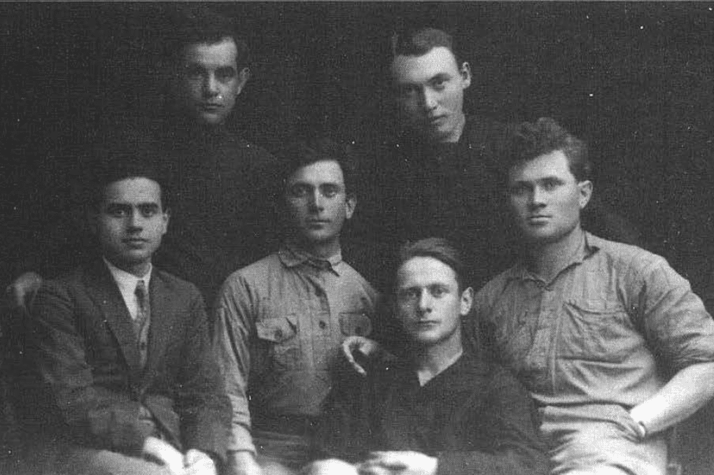 חברי מחתרת המפעל. תמונה: ספר הקבוצה.