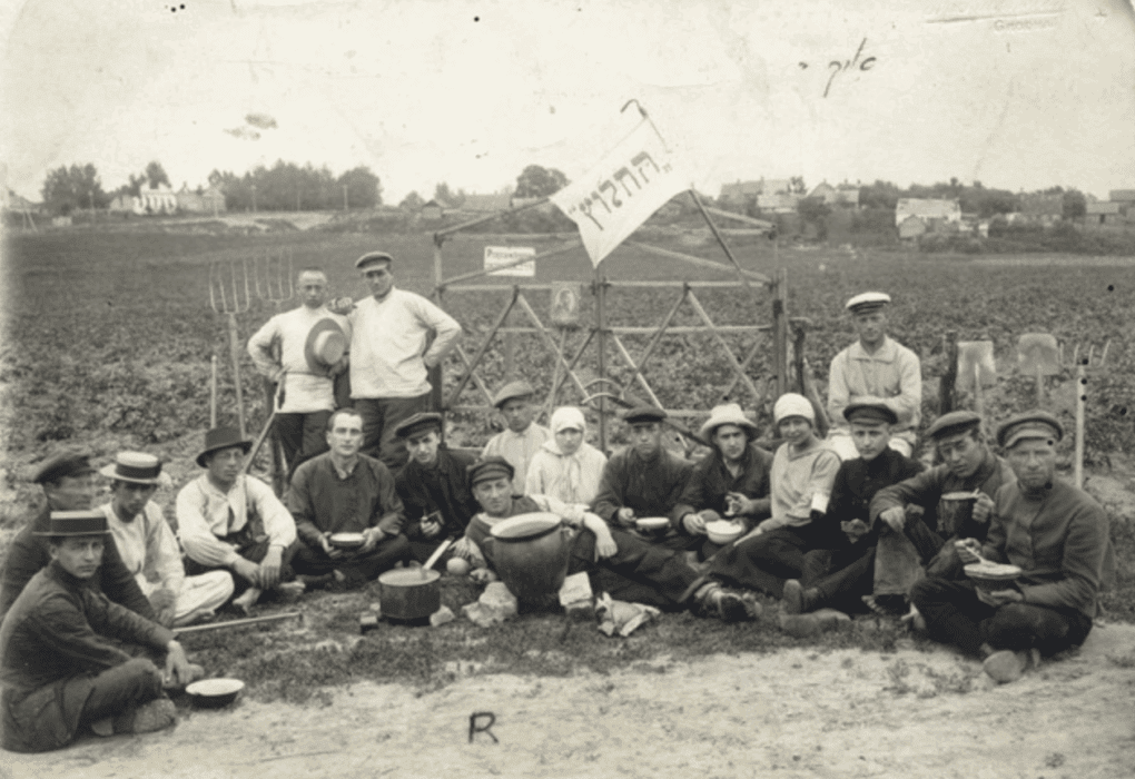 חברי החלוץ בגרודנו, 1920. צילום: לא ידוע.