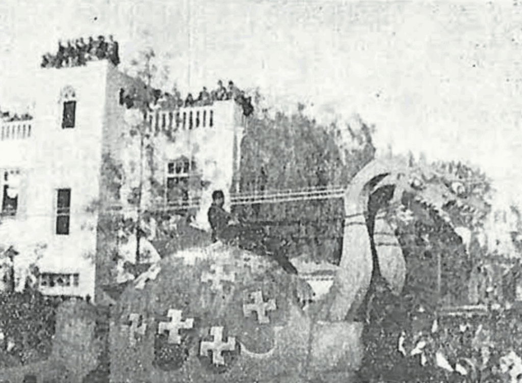 ה"דרקון הגרמני" בתהלוכת פורים.