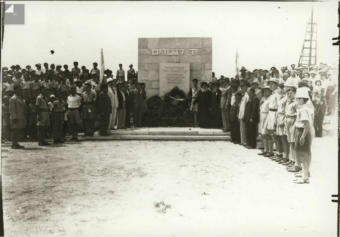 האנדרטה לזכר הנופלים. צילום: לא ידוע.