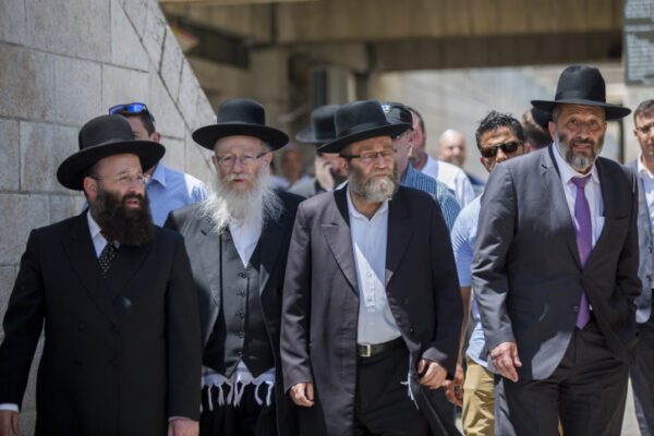 החרדים והכלכלה הנאו-ליברלית בישראל חברי כנסת חרדים. צילום: יונתן סינדל/Flash90.