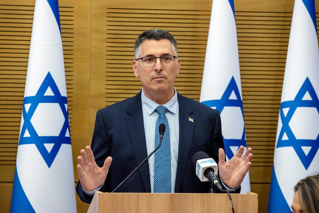 גדעון סער, אחד מהנאבקים למען הארכת שעון הקיץ. צילום: עמית שאבי.