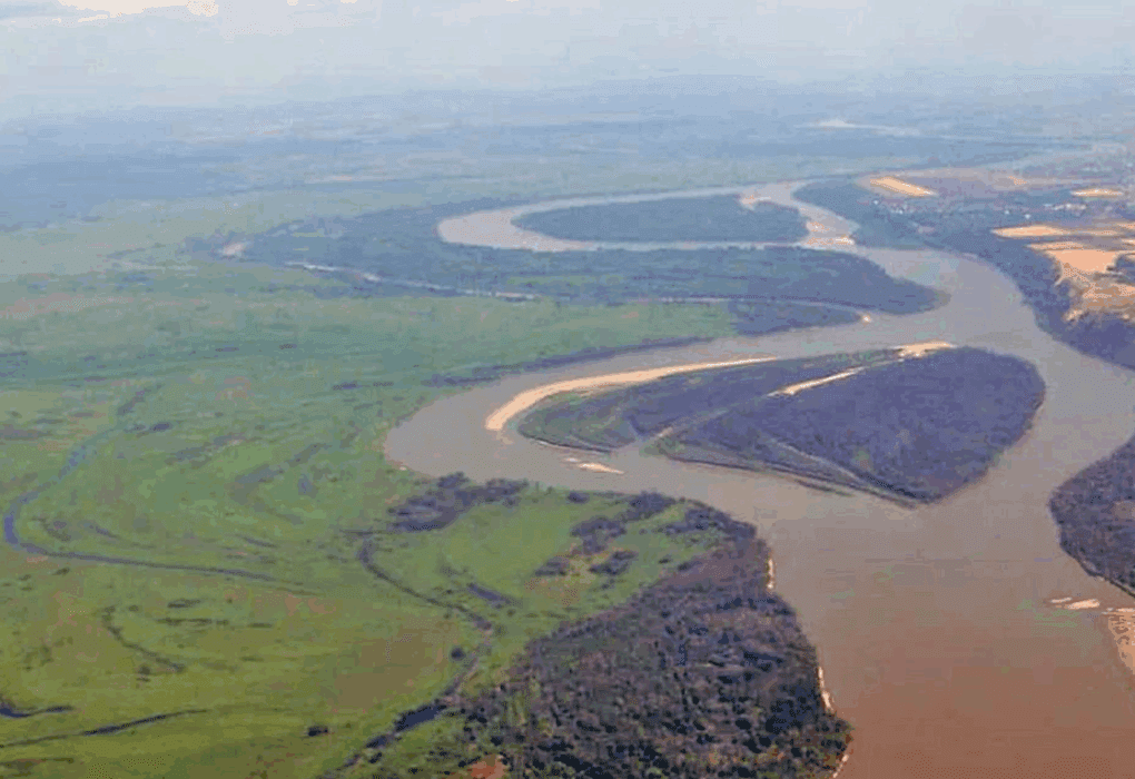 אי נזינו, הידוע גם בשם אי נזינסקי, שוכן במרכזו של נהר האוב בסיביר, לפי אתר History Defined.