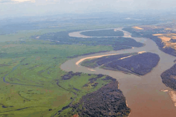 אי נזינו, הידוע גם בשם אי נזינסקי, שוכן במרכזו של נהר האוב בסיביר, לפי אתר History Defined.