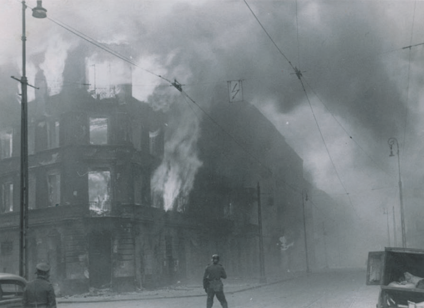 גטו ורשה הבוער. צילום: דו"ח שטרופ.