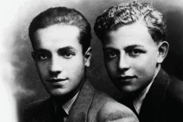 נתן רינג (משמאל) וחבר בלתי מזוהה. צילום: ארכיון של בית לוחמי הגטאות.