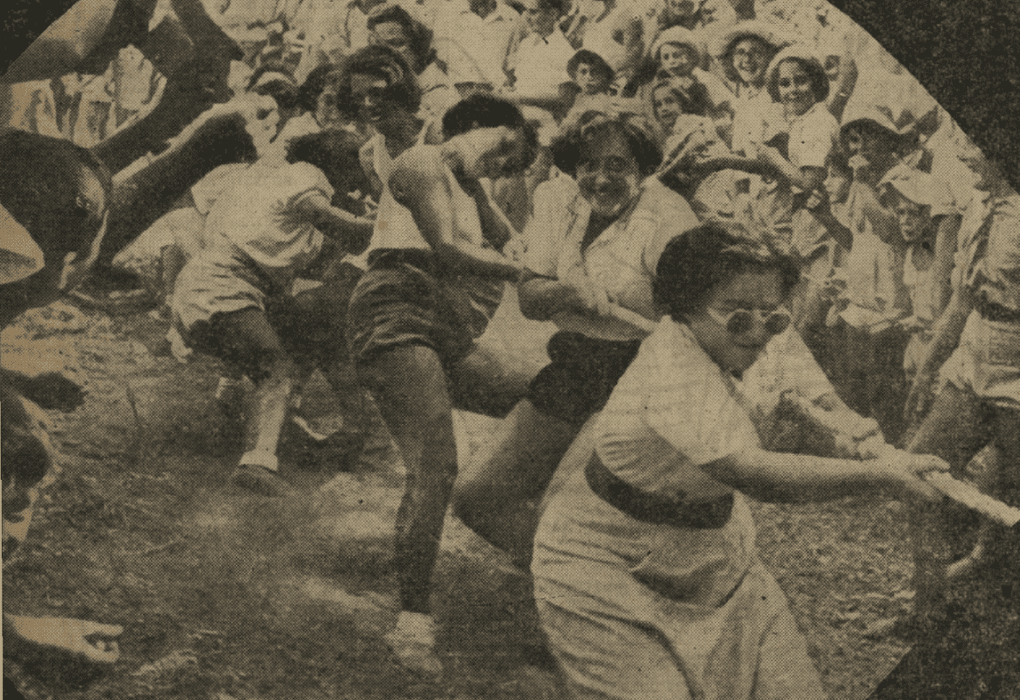 נשים בתערוכת הקיבוצים בחיפה, שנת 1958. "משבר האישה בקיבוץ", העולם הזה, מספר 1095, 23 לספטמבר 1958.