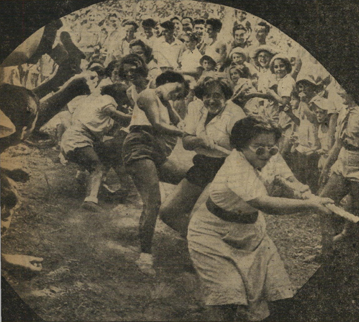 נשים בתערוכת הקיבוצים בחיפה, שנת 1958. "משבר האישה בקיבוץ", העולם הזה, מספר 1095, 23 לספטמבר 1958.