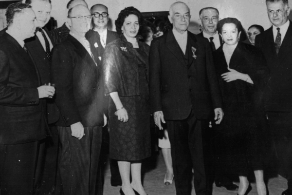 משפחת שועה מנחם יוסף, אסמרה, ראשית שנות הששים של המאה העשרים, מקור: אנה שועה–חי.