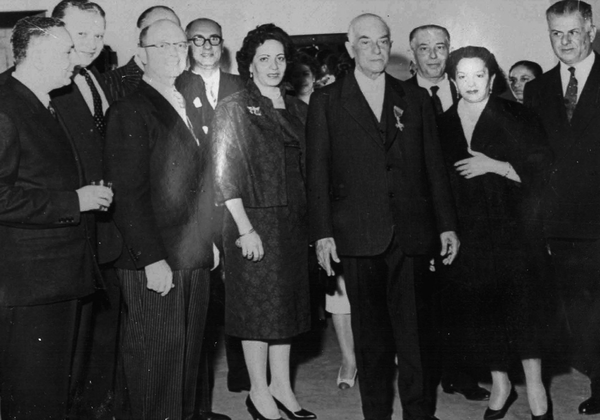 משפחת שועה מנחם יוסף, אסמרה, ראשית שנות הששים של המאה העשרים, מקור: אנה שועה–חי.