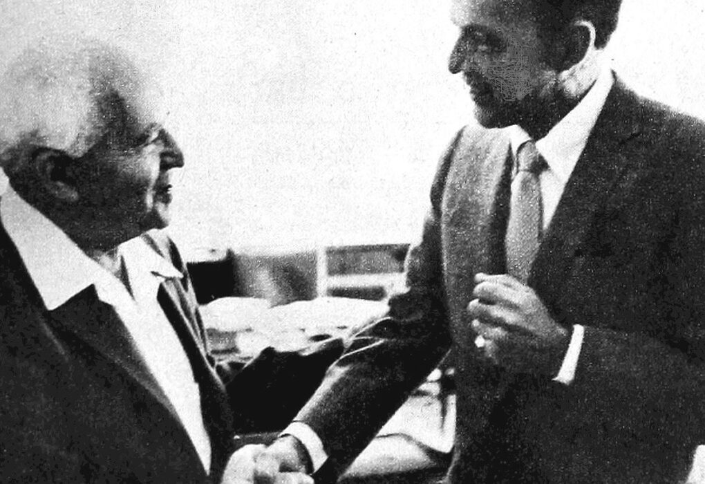 פרנק סינטרה ודוד בן גוריון. צילום: Macfadden Publications - page 60 TV Radio Mirror.