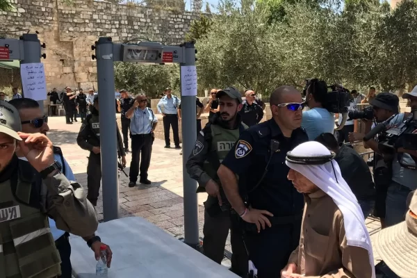 מגנומטרים בהר הבית. צילום: שלמה מור, 0404.